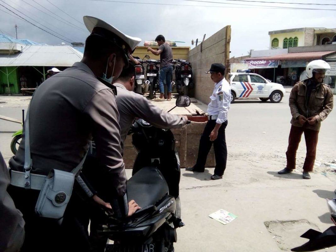 Petugas Lantas Lakukan Razia, Seorang Pelajar Terpaksa Terlambat UNBK 1 Jam Lamanya