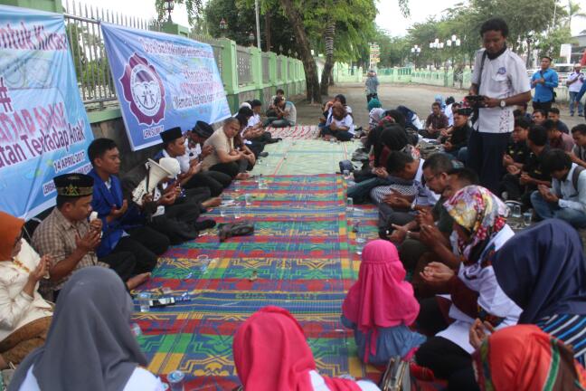 Seratusan Masyarakat Gelar Doa Bersama Untuk Kinara di Makam Pahlawan Medan