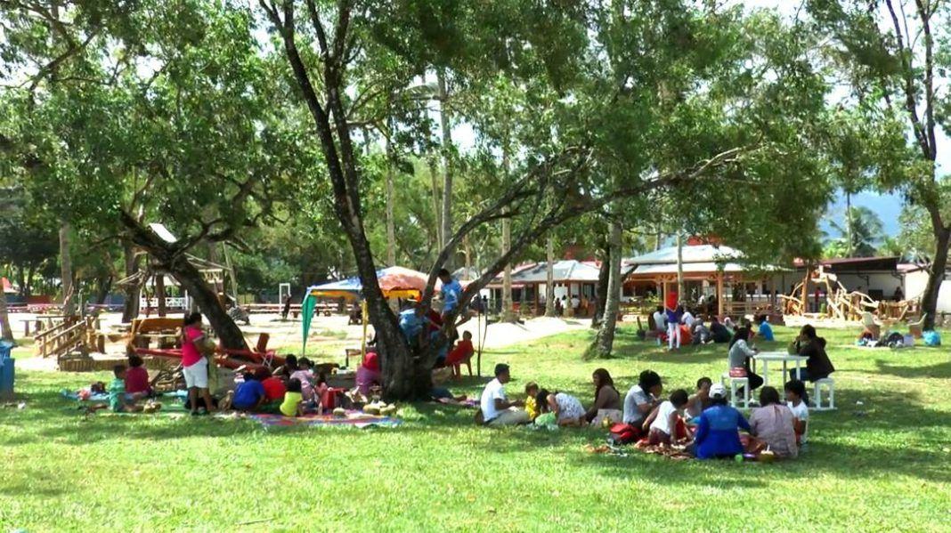 Setelah Direnovasi, Pantai Hollywood Pandan Ramai Dikunjungi Wisatawan
