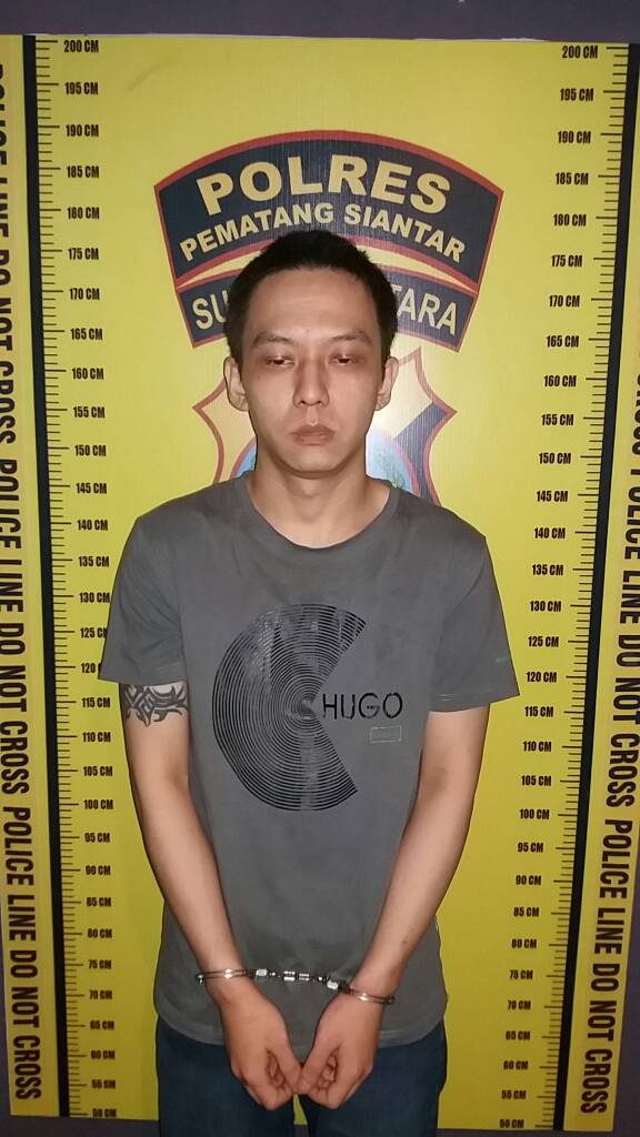 Tabrak Tiang Papan Reklame, Rucci Ketangkul Simpan Ganja di Bungkus Rokok