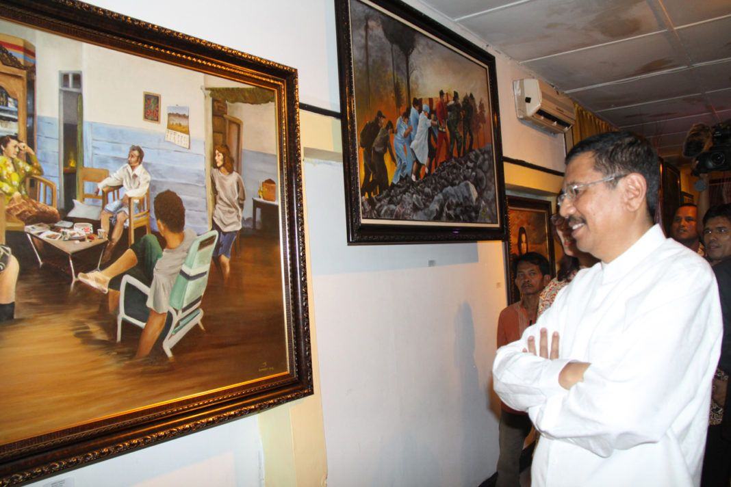 Tengku Erry Beli Lukisan