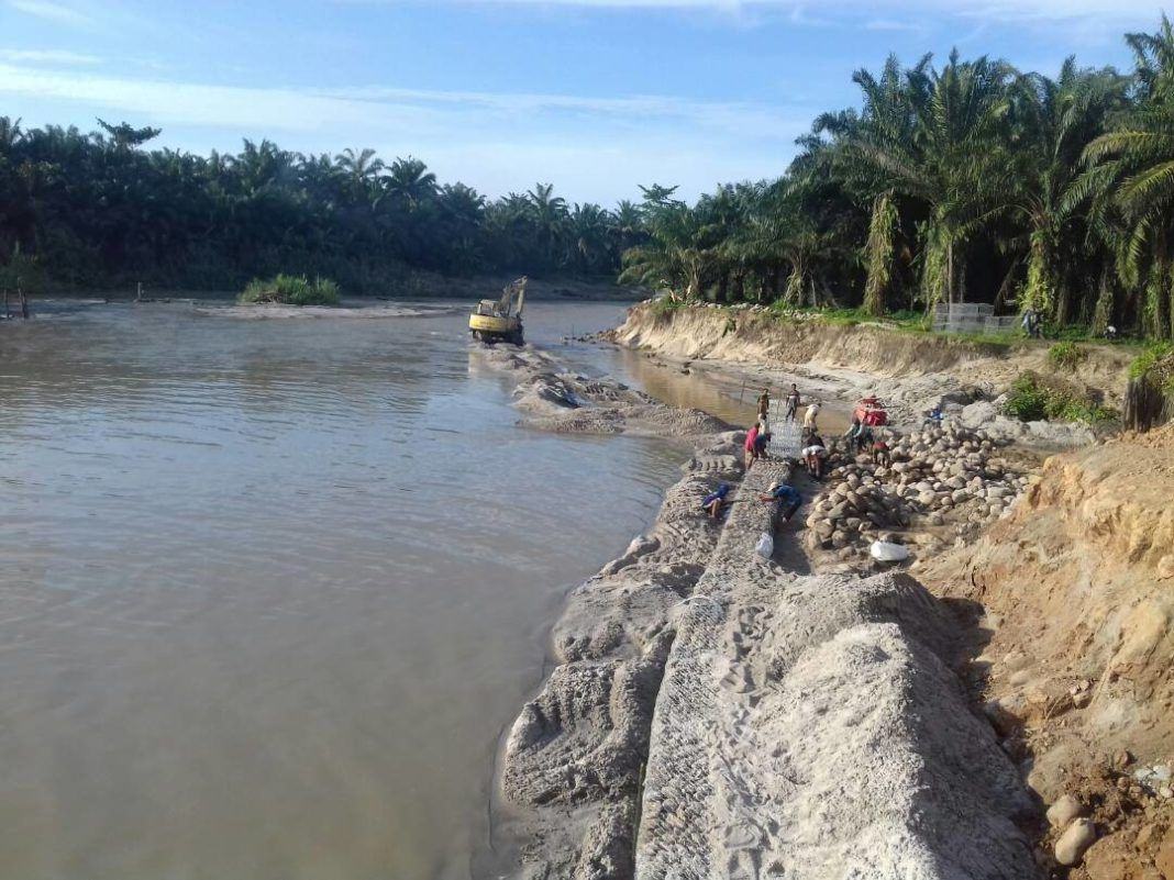 Warga Protes, Proyek Milyaran Rupiah Diduga Tidak Sesuai Bestek