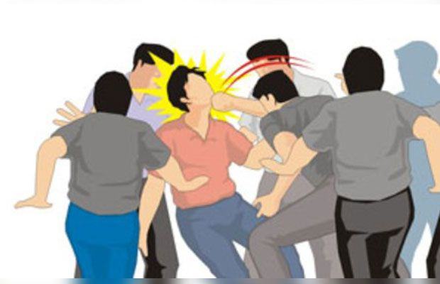 Dua Orang Tua Dihajar Massa Setelah Ketahuan Curi Celana Dalam