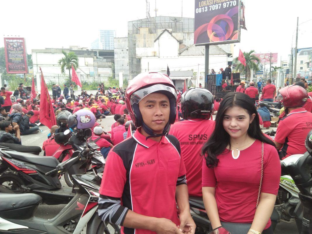 Demo Buruh Medan wanita cantik