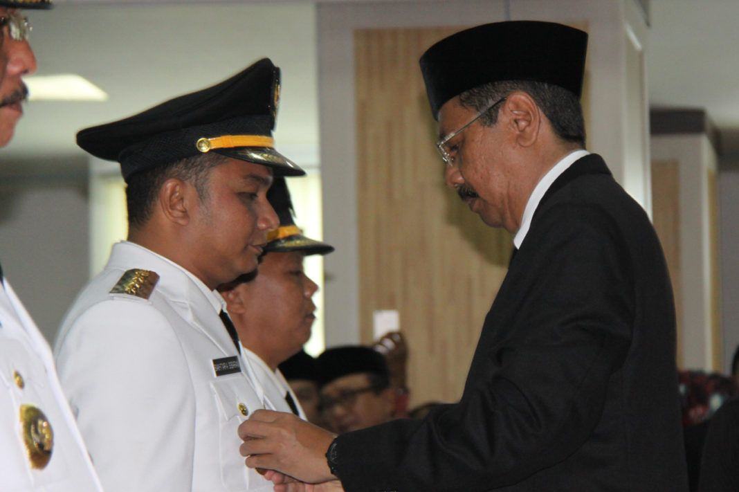Lantik Wali Kota dan Bupati, Gubernur Erry