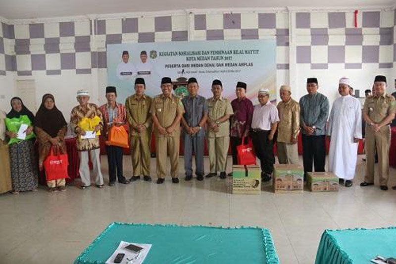Foto: Walikota Medan Akhyar Nasution MSi saat membuka kegiatan sosialisasi dan pembinaan kepada bilal mayyit di Kota Medan, yang diadakan digedung Hijir Ismail, Jalan Garu III, Kecamatan Medan Amplas, Senin (29/5).
