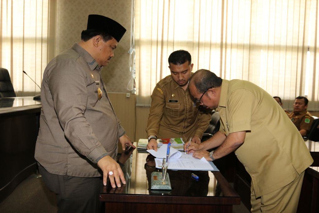 Tanda Tangan Surat Perjanjian