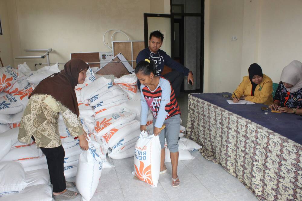 Penyaluran Rastra upah untuk pekerja