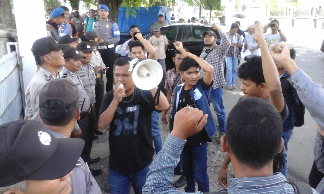 Demo Mahasiswa di DPRD Sidempuan