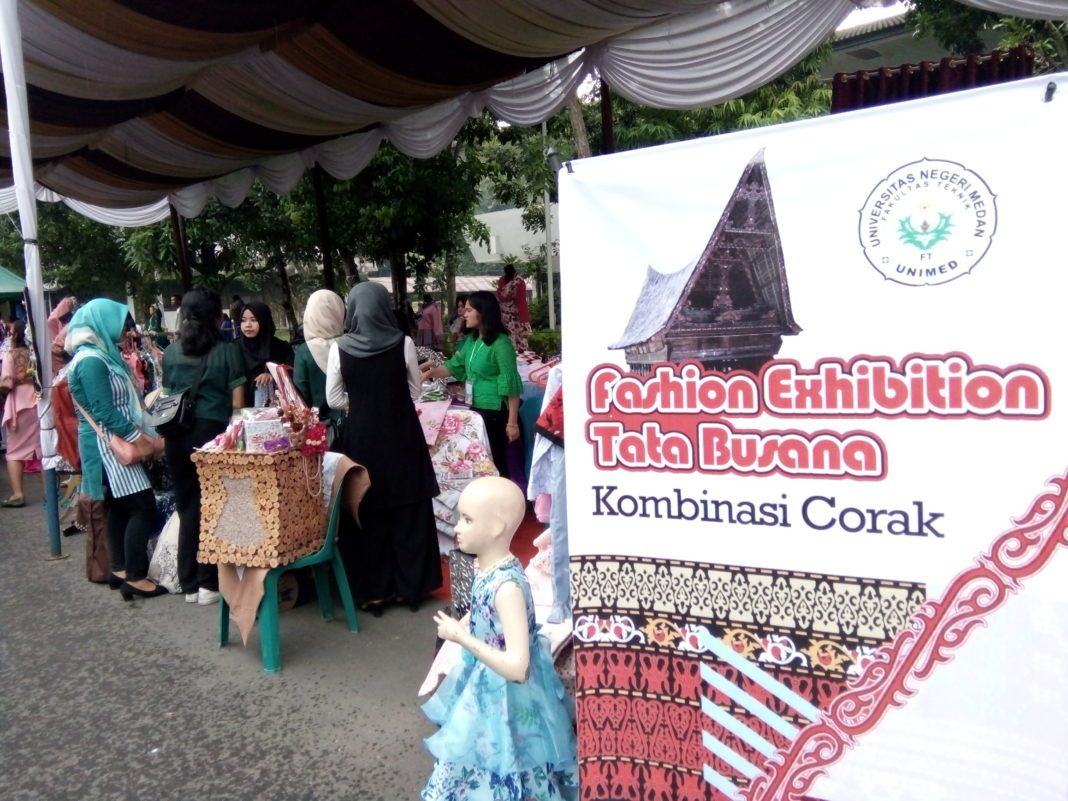 Pameran Busana di Unimed