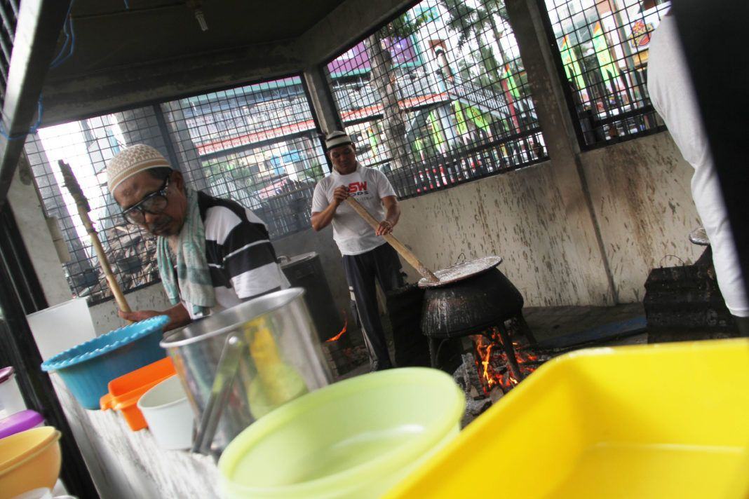 Waktu Berbuka Puasa, Masjid Raya Medan