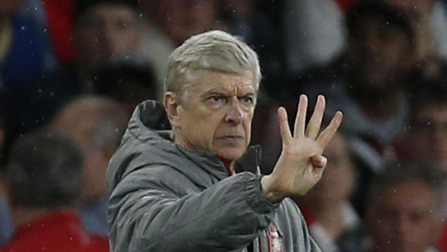 Arsene Wenger dipastikan bertahan di Arsenal karena setuju melakukan perpanjangan kontrak selama dua musim. (Reuters / Paul Childs)