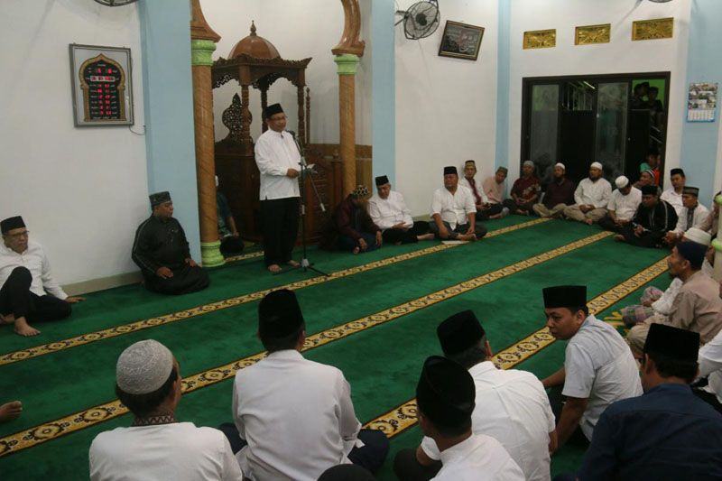 Foto: Wakil Walikota Medan Ir Akhyar Nasution MSi pada kegiatan Safari Subuh sekaligus sahur bersama masyarakat Medan Sunggal di Masjid Daud Ali, Jalan Sunggal, Sabtu (17/6).