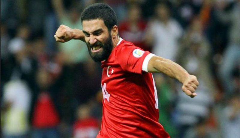 Foto: Arda Turan, memutuskan gantung sepatu lebih dini dari timnas Turki setelah berkelahi dengan seorang wartawan yang ia klaim menghinanya sejak Piala Eropa 2016.