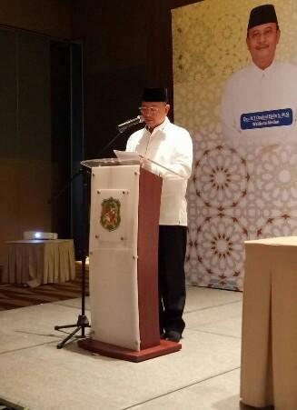 Foto: Walikota Medan Drs H T Dzulmi Eldin S M.Si membuka acara pertemuan Dialog Antar Tokoh Agama se-Kota Medan dalam tajuk Pertemuan Tokoh Agama Dalam Rangka Membangun Kota Medan 2017 di Hotel Santika Medan, Rabu (31/5).