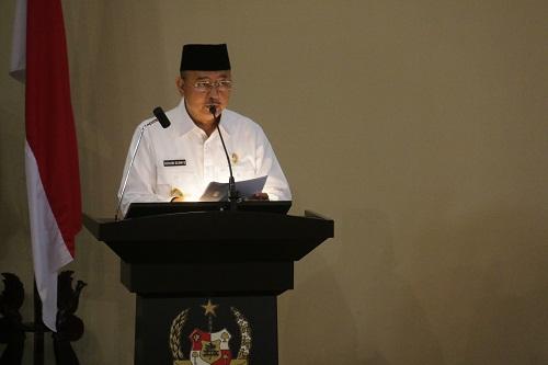 Foto: Walikota Medan Drs H T Dzulmi Eldin S M.Si ketika mengajukan Rancangan Peraturan Daerah (Ranperda) tentang Ketentraman dan Ketertiban Umum kepada DPRD Medan, dalam Paripurna di Gedung DPRD Medan, Senin (12/6).
