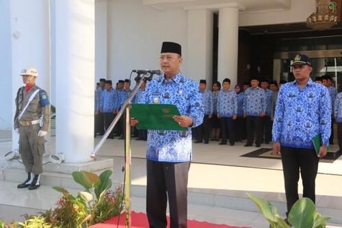 Foto: Walikota Medan Drs H T Dzulmi Eldin S M.Si memimpin Upacara Hari Lahir Pancasila di halaman depan Kantor Walikota Medan, Jalan Kapten Maulana Lubis, Kamis (1/6).