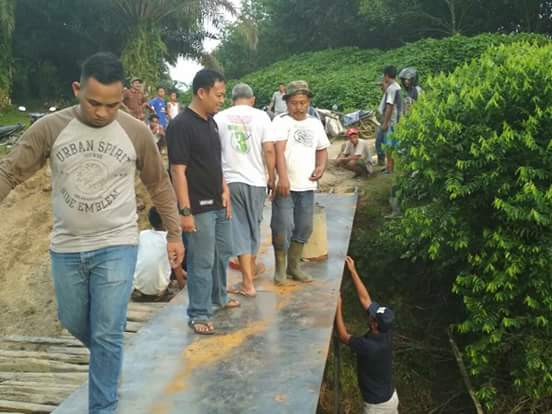 Gotong Royong di Aek Kanopan Labura