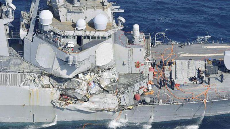 Kapal USS Fitzgerald bertabrakan dengan kapal pengangkut kontainer berbendera Filipina di perairan Jepang. (Kyodo/via REUTERS)