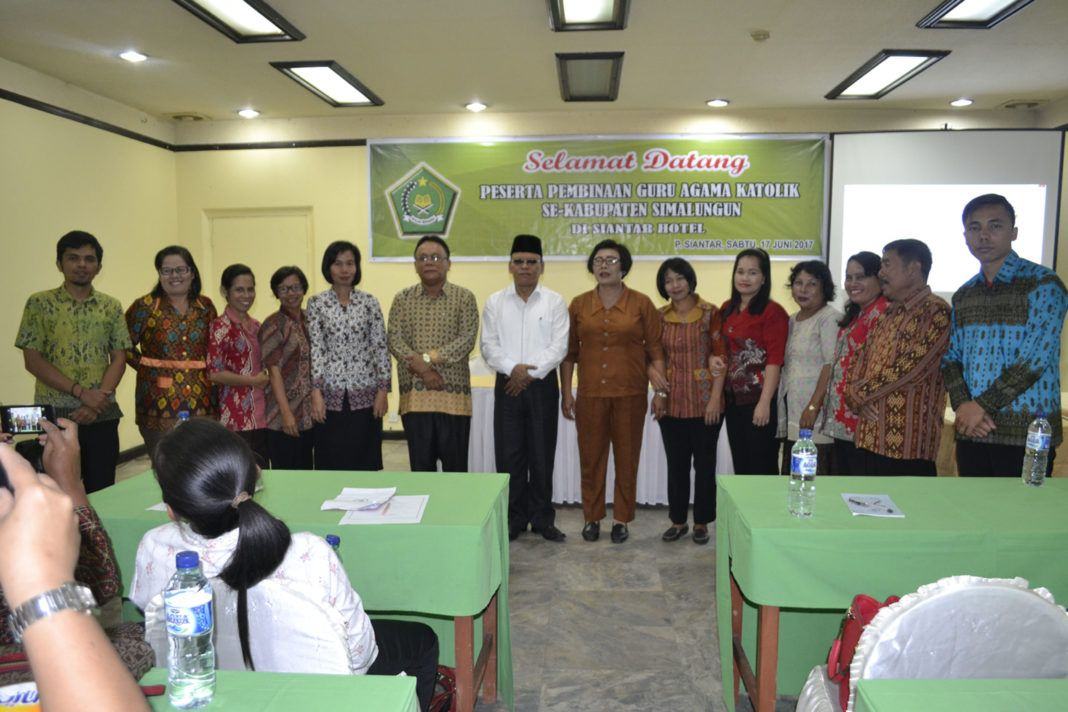 Foto: Kementerian Agama Kabupaten Simalungun menggelar Pembinaan Guru Agama Katolik se-Kabupaten Simalungun di Siantar Hotel Pematangsiantar, Sabtu (17/6).