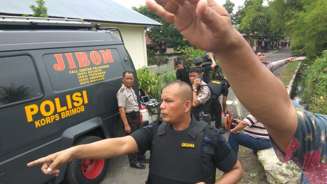 Koper Merah Bom di Asrama Polisi