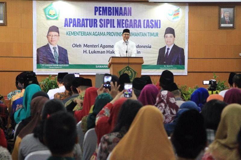 Foto: Menteri Agama Lukman Hakim Saifuddin memberi sambutan pada Pembinaan ASN Kanwil Kemenag Provinsi Kalimantan Timur.