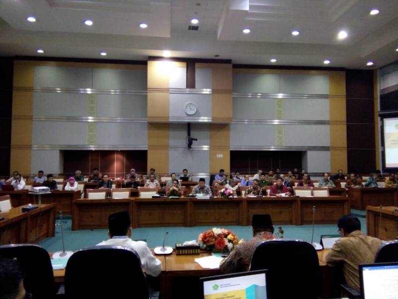 Foto: Menag Lukman hadir pada Rapat Pembicaraan Pendahuluan RAPBN tahun 2018 di DPR.