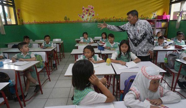 Ilustrasi belajar mengajar di sekolah. (foto Antara)