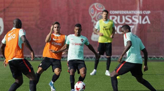 Timnas Portugal berlatih di Kazan, Jumat (16/6/2017), sebelum mengikuti Piala Konfederasi 2017. Portugal merupakan salah satu favorit juara. (AP Photo/Sergei Grits)
