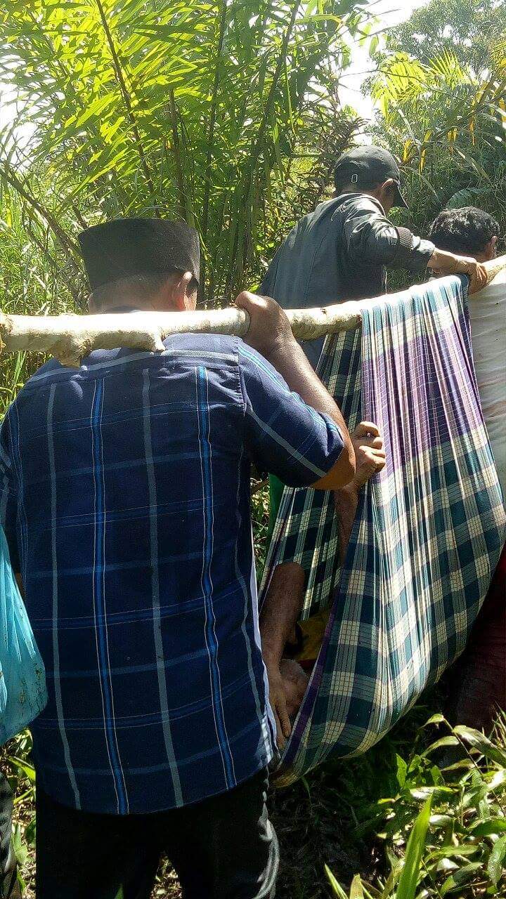 Seorang Kakek Ditemukan Terduduk Lemas