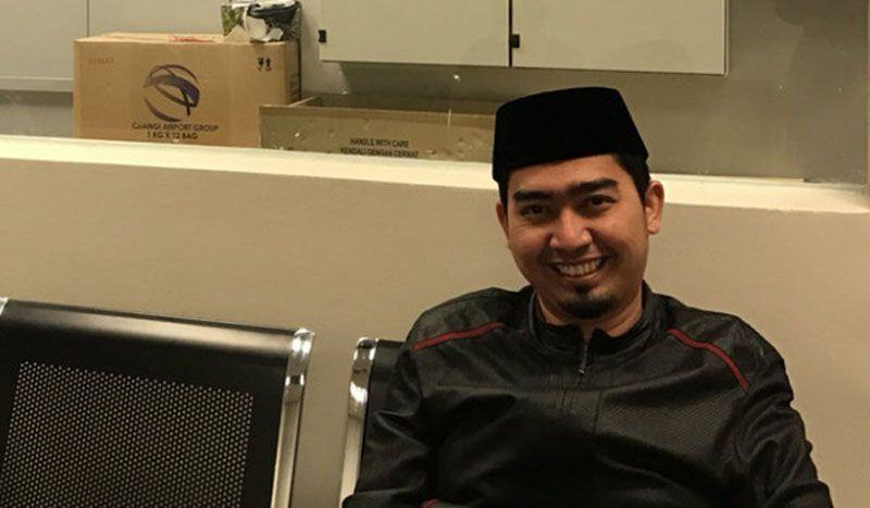 Uztad Solmed atau Soleh Mahmoed Nasution saat ditahan pihak imigrasi Singapura. (Istimewa)