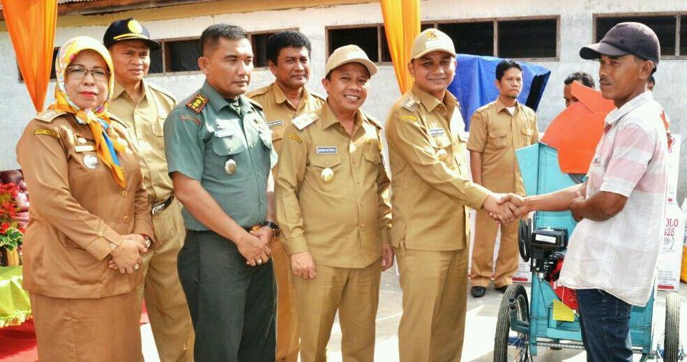 Warga Badiri Bantuan Pupuk