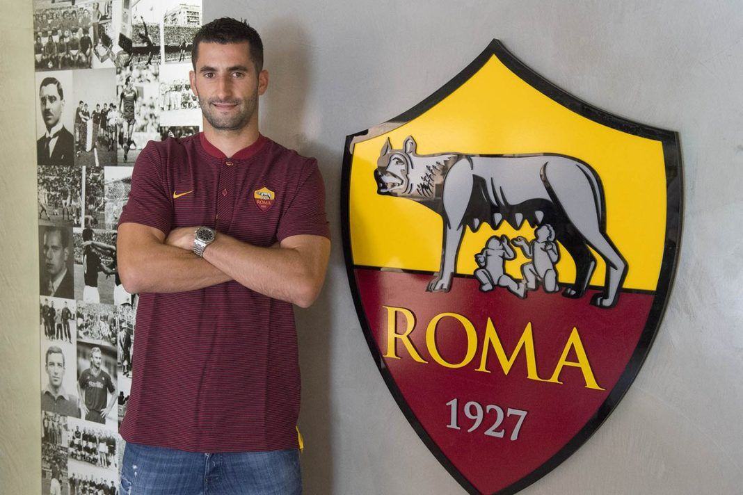 Foto: Maxime Gonalons resmi gabung dengan AS Roma.