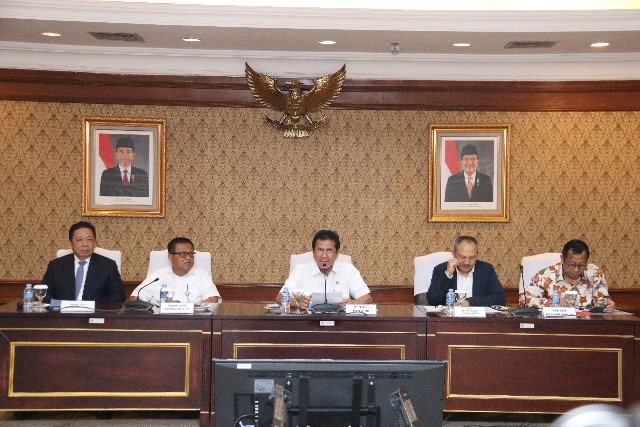 Foto: Jumpa Pers Rekrutmen Pemerintah membuka kesempatan bagi lulusan Sarjana Hukum untuk menjadi Calon Hakim (cakim) melalui jalur Calon Pegawai Negeri Sipil (CPNS). Jabatan tersebut akan ditugaskan pada tiga lingkungan peradilan di bawah Mahkamah Agung (MA) di seluruh Indonesia, yaitu peradilan umum, peradilan agama, dan peradilan Tata Usaha Negara (TUN).
