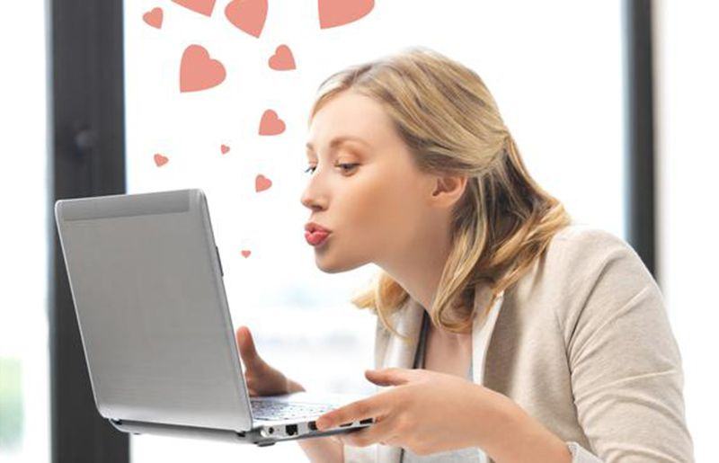 Ilustrasi Foto Kencan Online (iStockphoto)