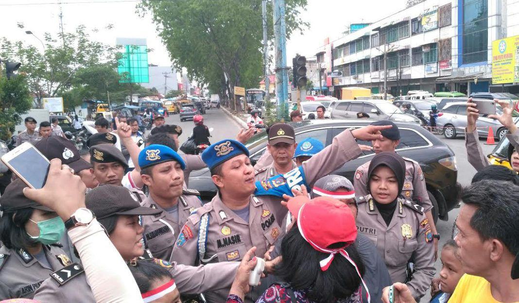 Demo Pasar Aksara