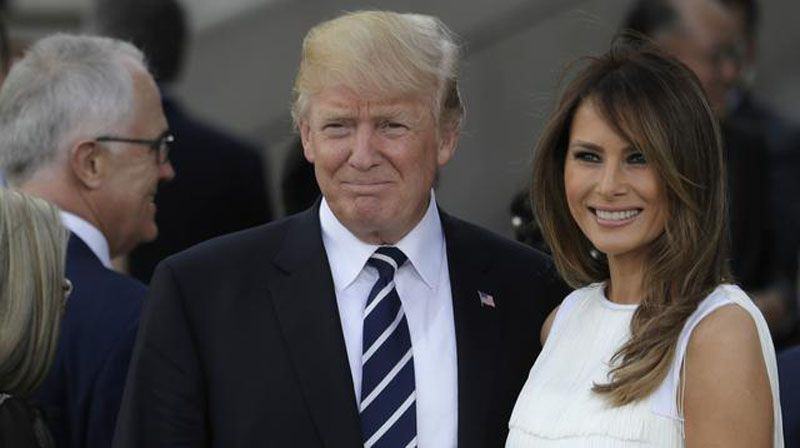 Foto: Donald Trump dan Melania Trump pada hari pertama KTT G20 yang diselenggarakan di Hamburg, Jerman (7/7). (AP Photo/Markus Schreiber)