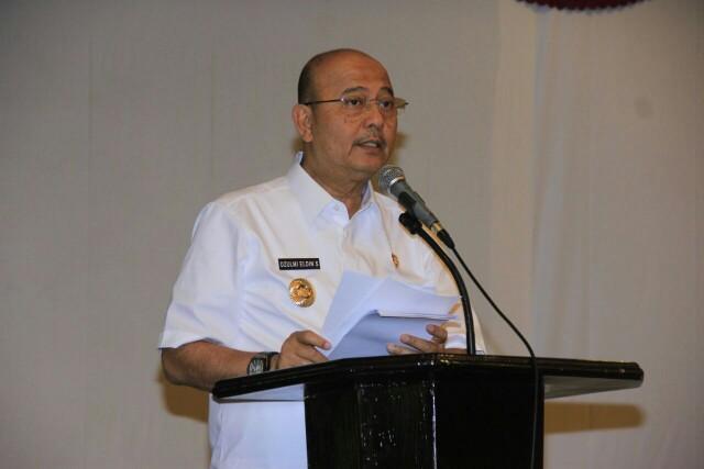 Foto: Walikota Medan ketika membuka Rapat Monitoring dan Evaluasi Penerimaan PBB tahun 2017 di Ballroom Hotel Emerald Garden Medan, Rabu (25/7).