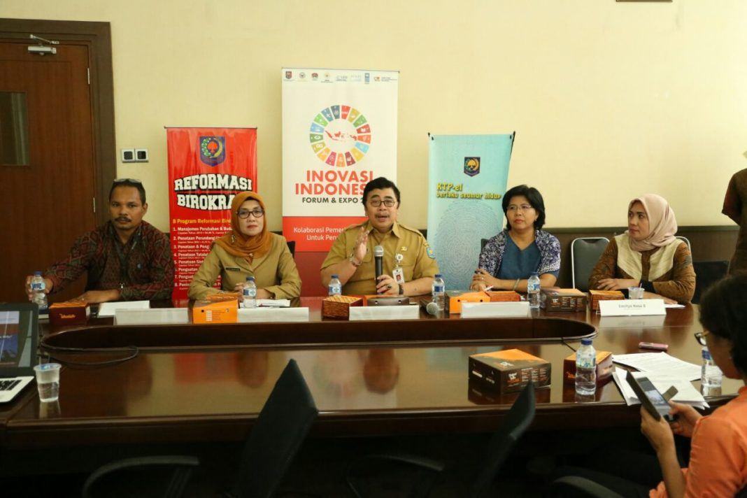 Foto: Kepala Pusat Penerangan Kemendagri, Dodi Riyatmadji dalam jumpa pers FEII 2017 di Gedung B, Kemendagri, Selasa (11/7).