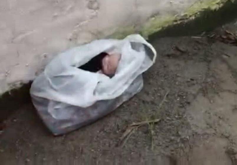 Jasad Bayi di Dekat Pemakaman
