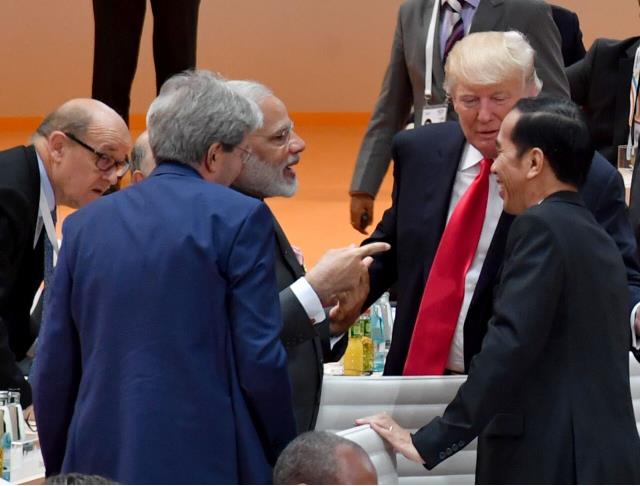 Foto: Presiden Jokowi saat menghadiri Leaders’ Retreat KTT G20, di Hamburg Messe, Hamburg, Jerman, Sabtu (8/7) siang waktu setempat.