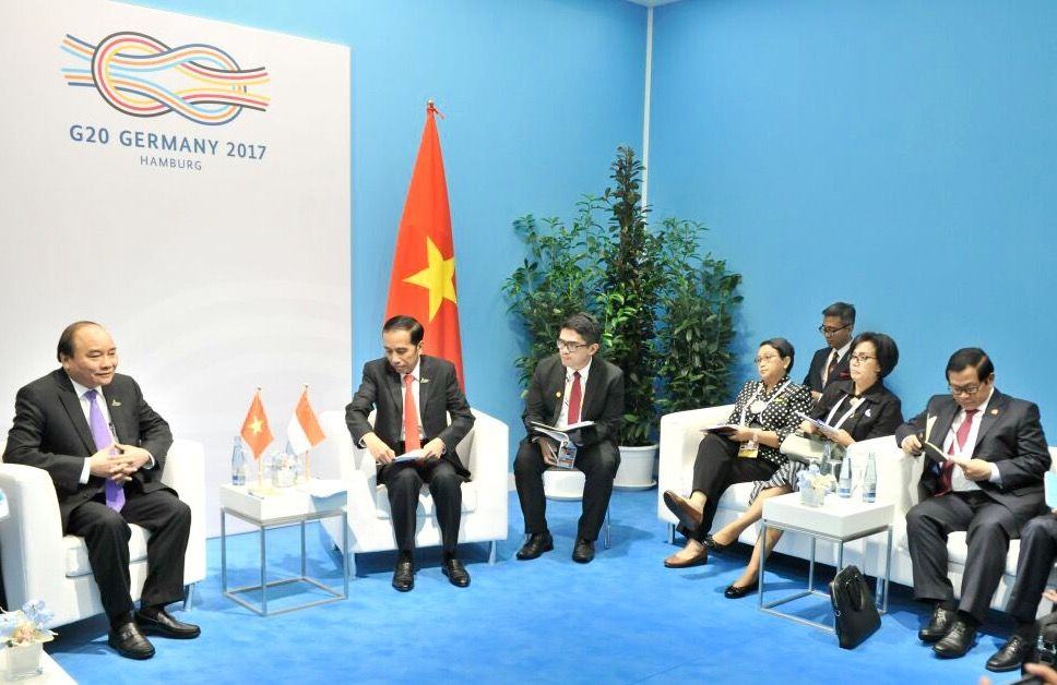 Foto: Presiden Jokowi menerima kunjungan PM Vietnam Nguyen Xuan Phuc, di Hamburg Messe, Hamburg, Jerman, Sabtu (8/7).