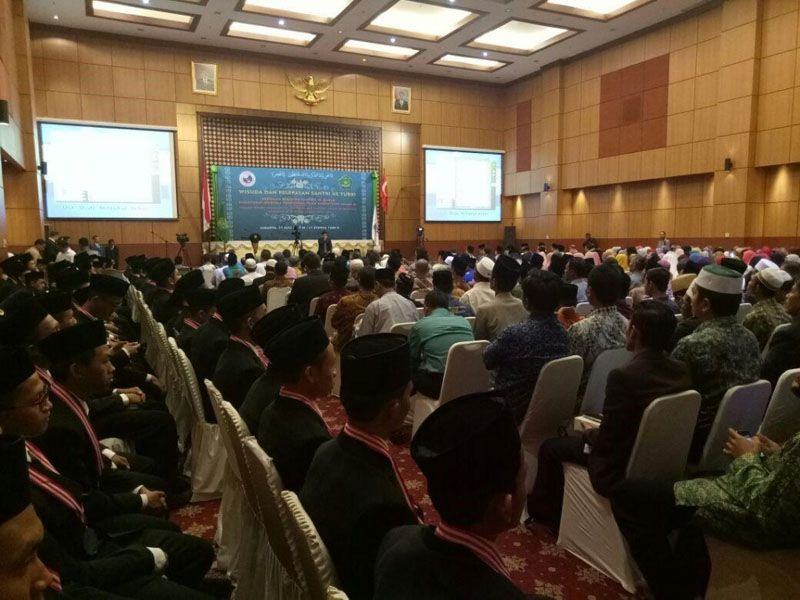 Foto: Para santri Penghafal Al-Quran yang diwisuda dan akan dilepas untuk belajar di Turki.