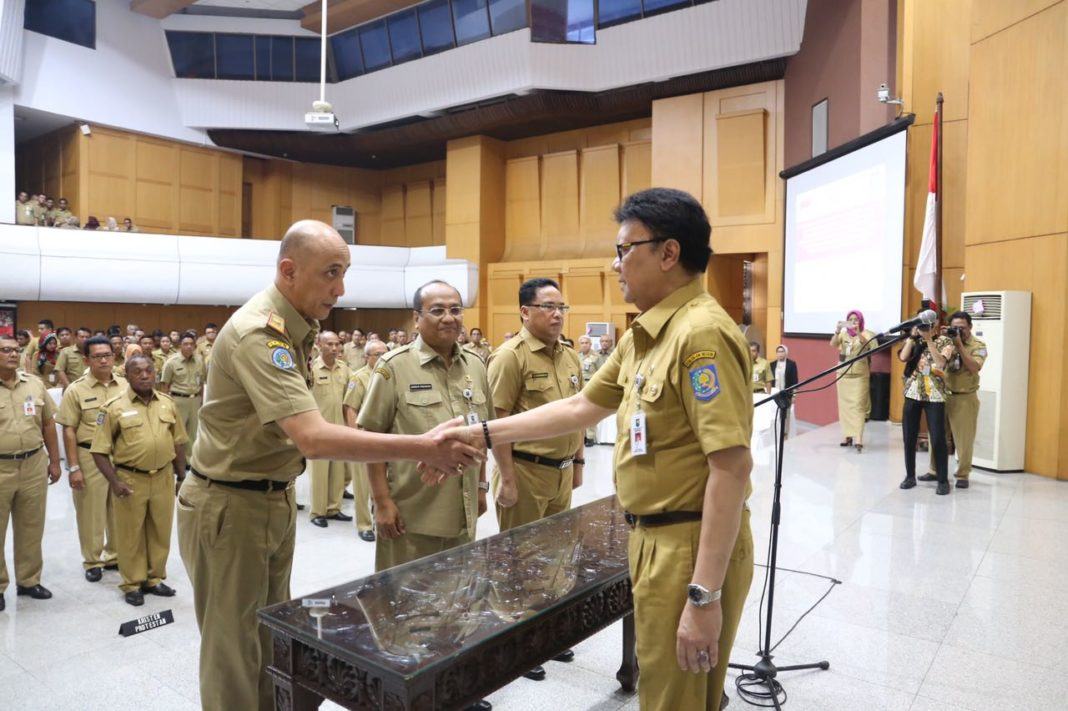 Foto: Menteri Dalam Negeri (Mendagri) Tjahjo Kumolo melantik 45 pejabat definitif dan 9 pelaksana tugas (plt) di lingkungan Kementerian Dalam Negeri (Kemendagri) dan Badan Nasional Pengelola Perbatasan (BNPP).