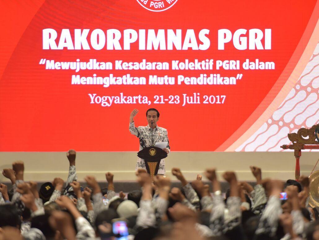 Foto: Presiden Jokowi pada pembukaan Rakorpimnas Tahun 2017 PGRI, di Hotel Sahid Jaya, Sleman, DI Yogyakarta, Sabtu (22/7).