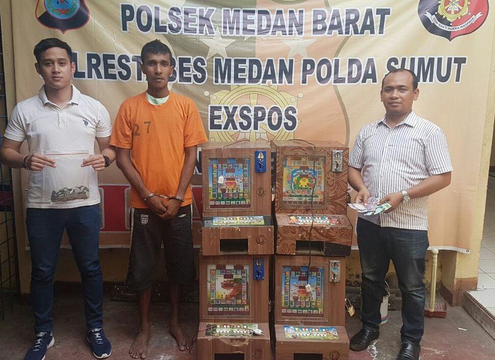 Penjaga dan Empat Mesin Jackpot