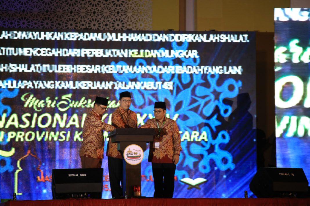 Foto: Menteri Agama Lukman Hakim Saifuddin, bersama Gubernur Kalimantan Utara Irianto Lambrie, Plt Dirjen Bimas Islam Kamaruddin Amin menekan tombol tanda dibukanya Seleksi Tilawatil Quran (STQ) Nasional XXIV di Tarakan, Kalimantan Utara.