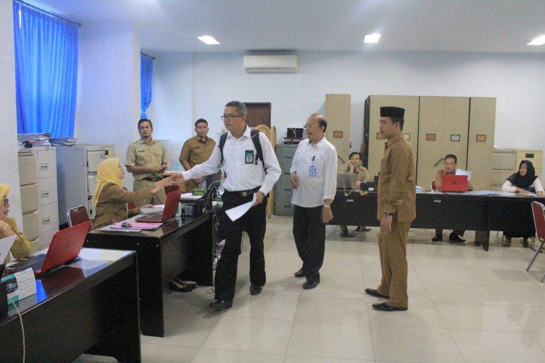 Foto: Tim Inspektorat Jenderal Kementerian Agama RI yang diketuai Jufri dan anggota Muhammad Yusuf, Sakban Efendi Tanjung dan Muhammad Rois melaksanakan Inspeksi Mendadak (Sidak) kehadiran ASN Kanwil Kemenagsu, Senin (3/7).