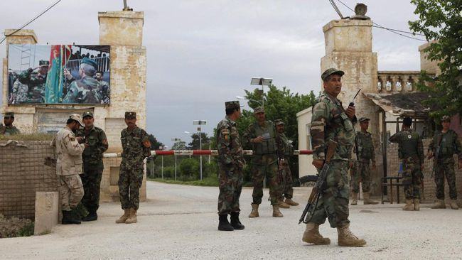Ratusan militan Taliban menyerang kamp militer Afghanistan di selatan Provinsi Kandahar dan menewaskan sedikitnya 26 tentara. (REUTERS/Anil Usyan)