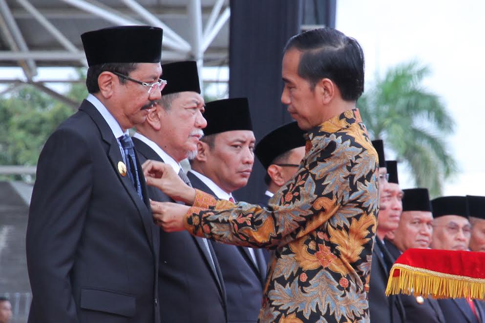 Tengku Erry Raih Satyalencana